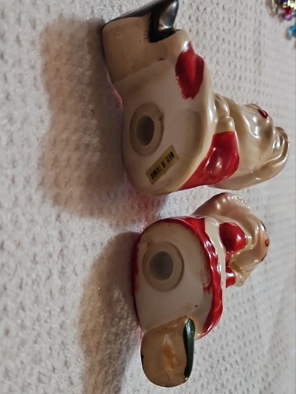 Vintage Kissing Santa & Mrs. Claus Holiday Salt & Pepper Shakers - Picture 2 of 4